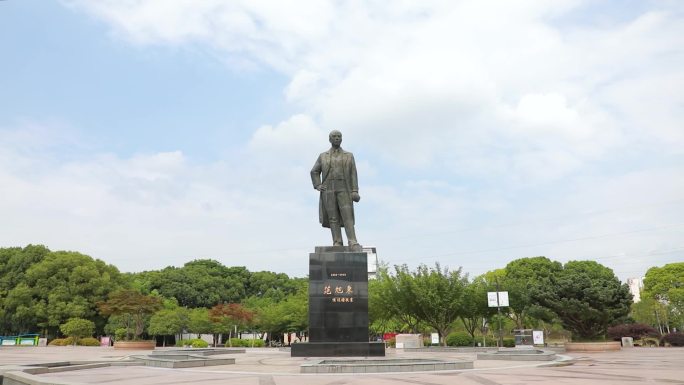 南京江北新区范旭东广场雕像