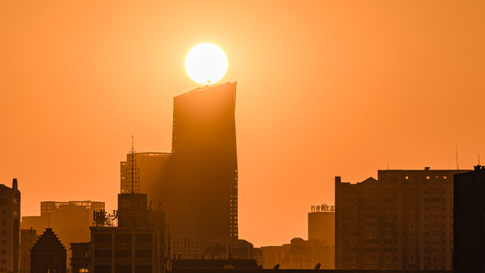 哈尔滨城市铁路列车夕阳黄昏日转夜延时摄影