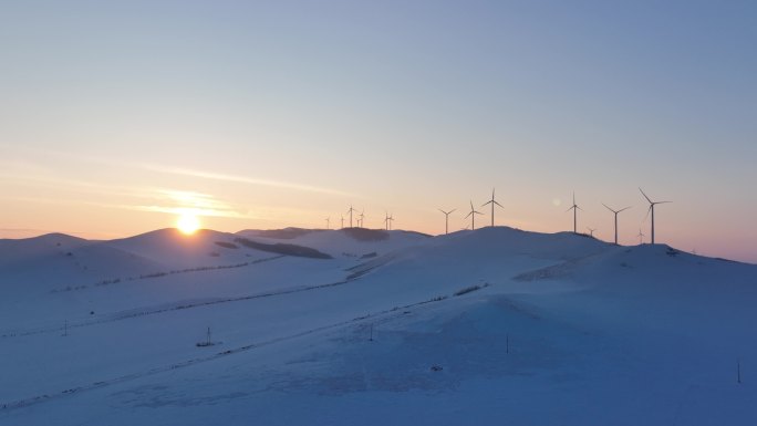 内蒙古雪原山岭风力发电场