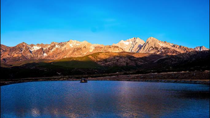 云南旅行玉龙雪山日照金山延时