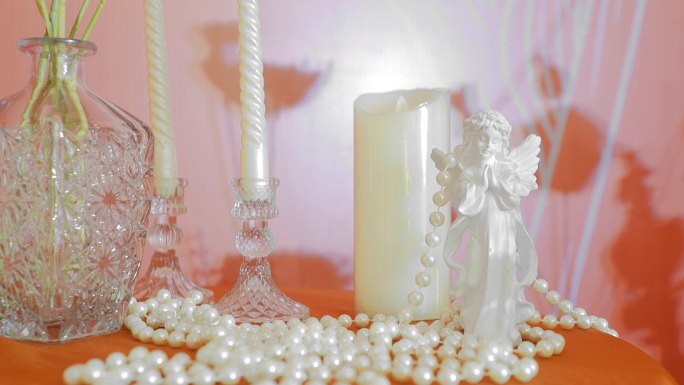 蜡烛珍珠天使小雕像布置结婚