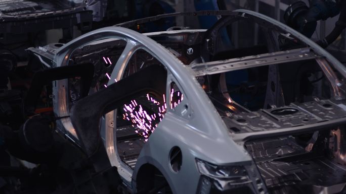 新能源汽车制造电焊车间主车身车架电焊火花