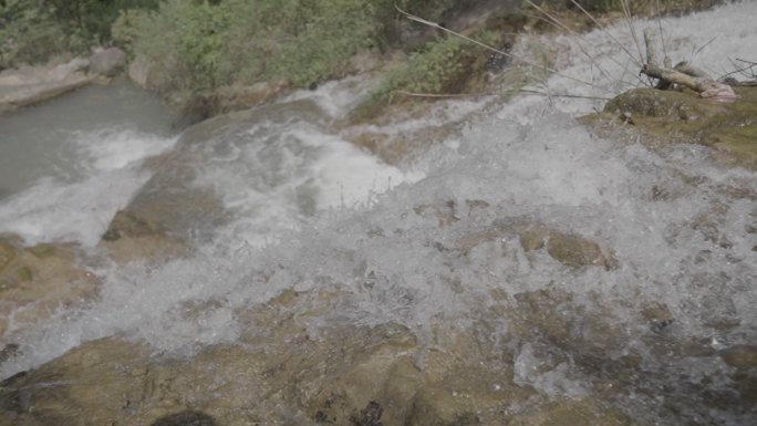 山间小溪瀑布流水