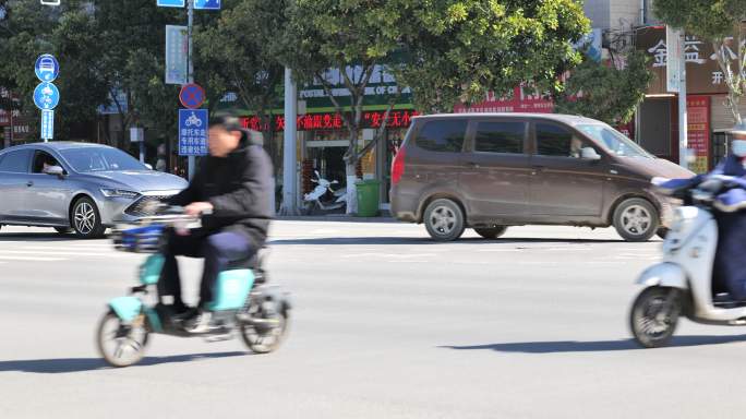 马路城市街道人轿车汽车摩托车流