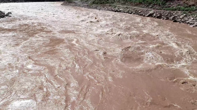 澜沧江汇合处昂曲扎曲河水远近景