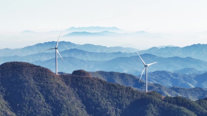 群山中的风力发电清洁能源