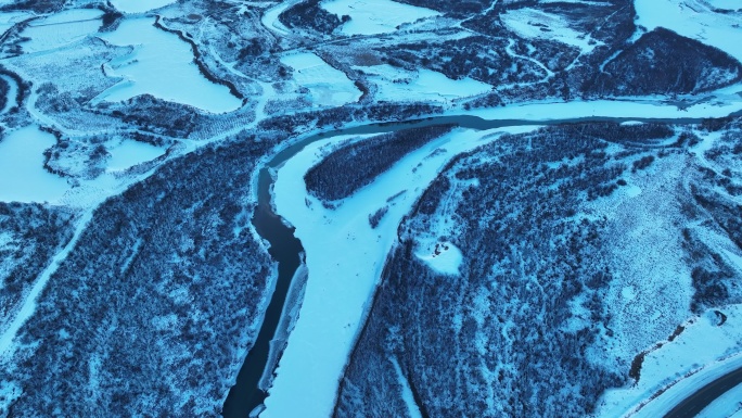 春季湿地雪景河开