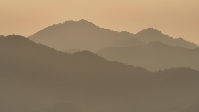 夕阳下远山长焦航拍