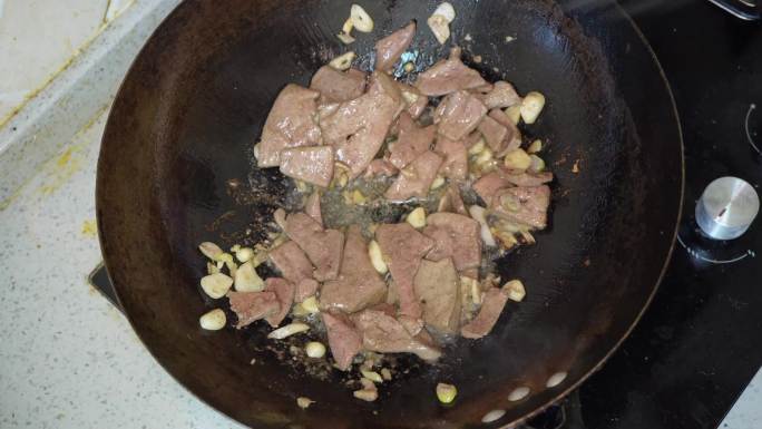 镜头合集油锅炒制熘肝尖家常菜制作过程1