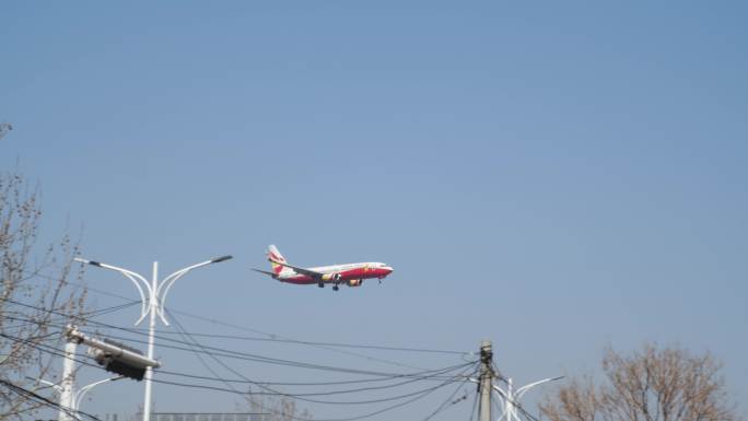 飞机降落祥鹏航空客机