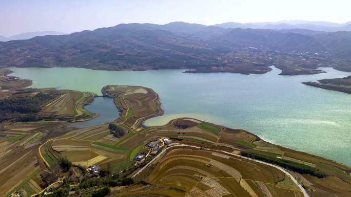 4K延时航拍会泽念湖红土地