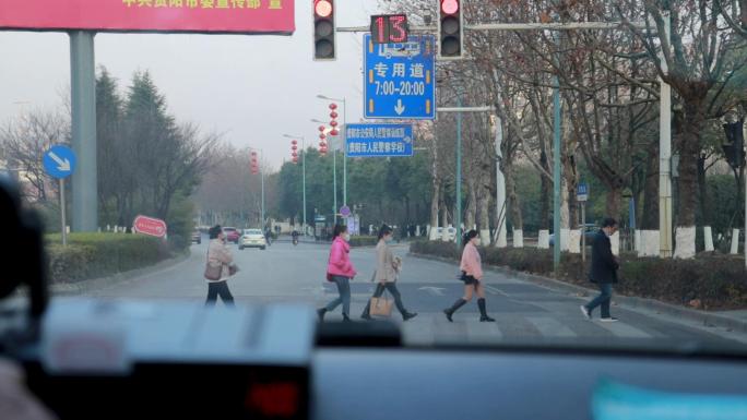 礼让行人 道路 开车