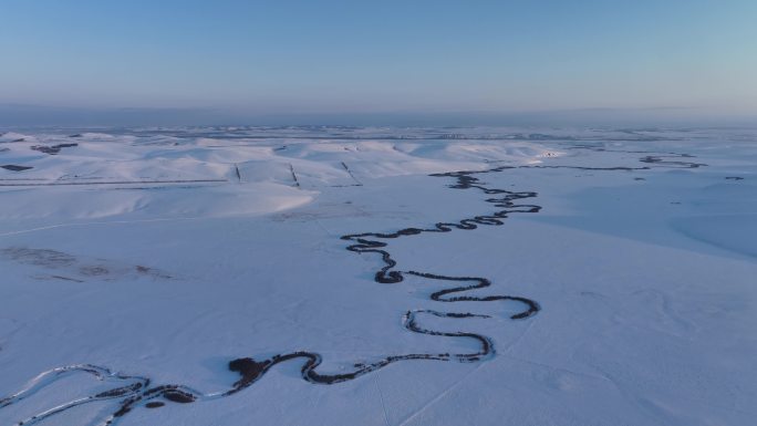 航拍雪原蜿蜒冰封河流暮色