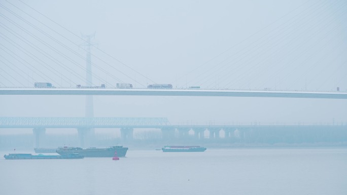 南京长江上的船舶与大胜关长江大桥延时