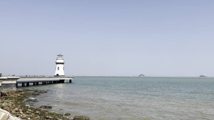 珠海海边港口灯塔海岸线沿海城市波浪