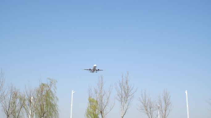 航班飞机降落四川航空客机