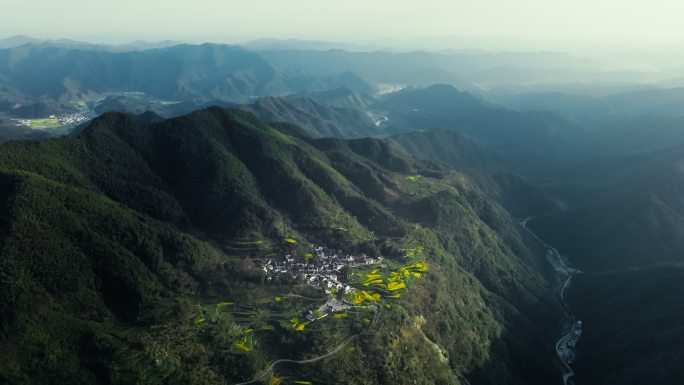 航拍江西婺源梯田峡谷村寨油菜花田 大全景