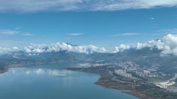 航拍湖泊美景4K