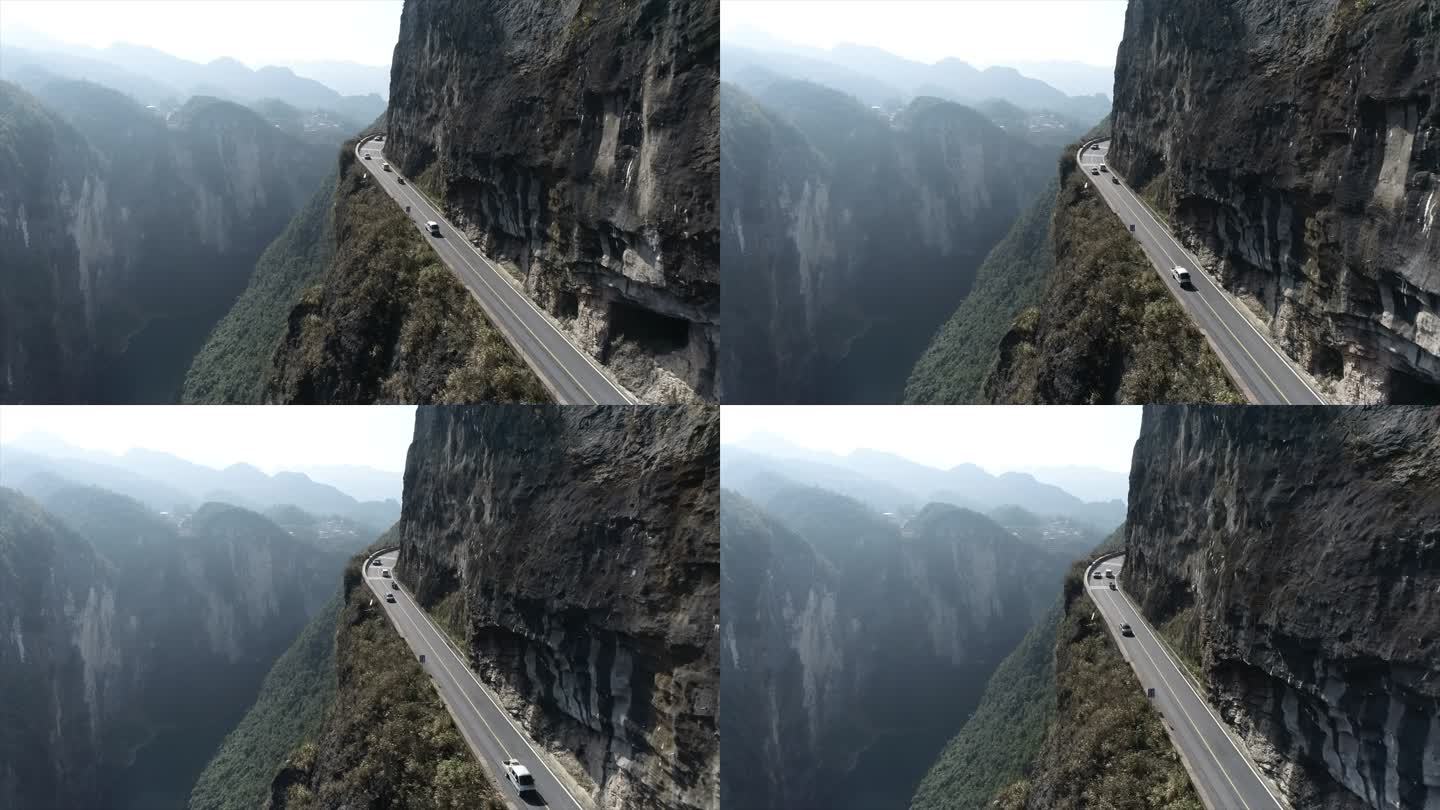 山里的崖壁公路