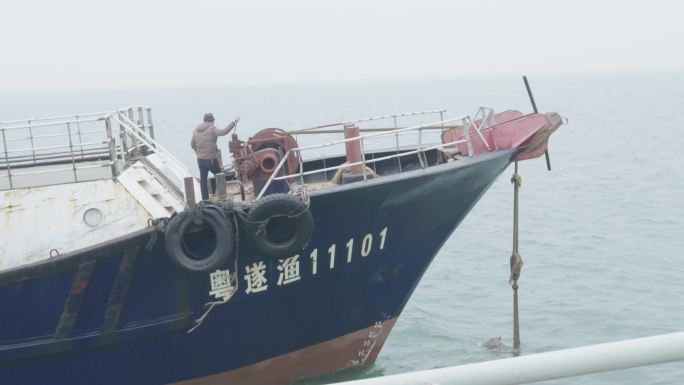 4kl1广东雷州渔民驾驶渔船出海4