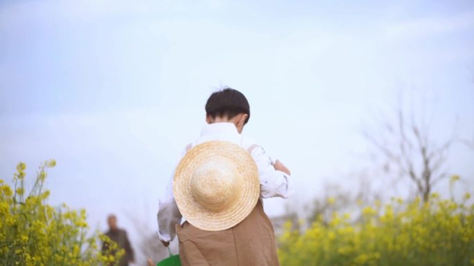 阳光户外农事体验 乡村旅游 男童油菜花