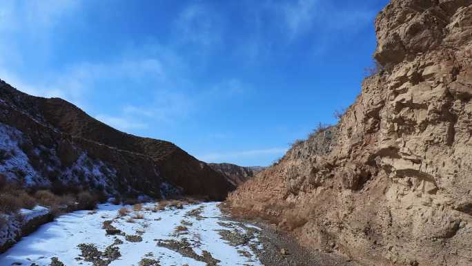 冬季深山峡谷穿越行车记录