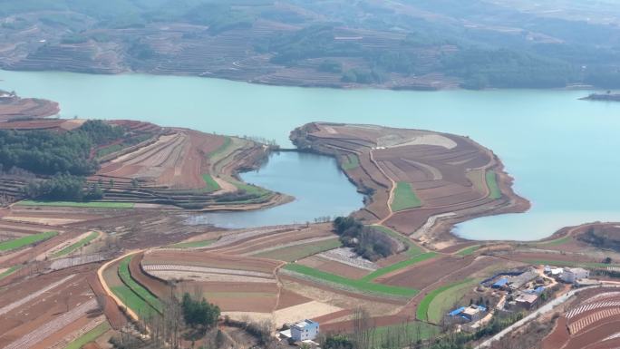 4K航拍 云南念湖红土地风景