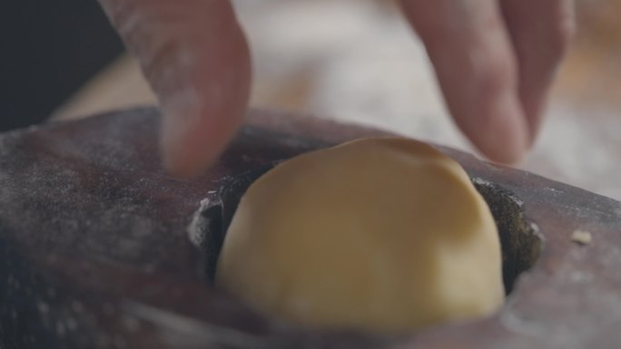 磨具压制 月饼 美食 糕点 节日中秋美味