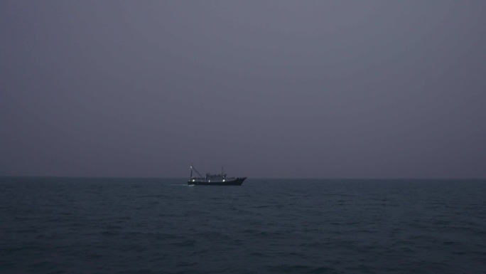 4kl1广东雷州渔船海上行驶