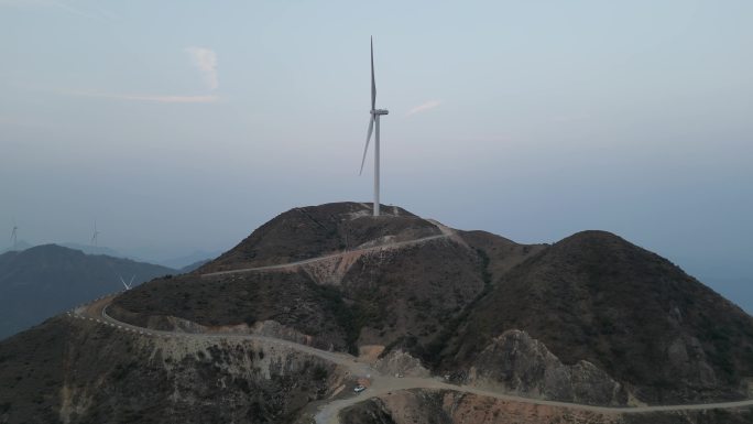 高山草甸看日落夕阳徒步露营