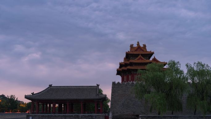 北京故宫清晨黑云-日出