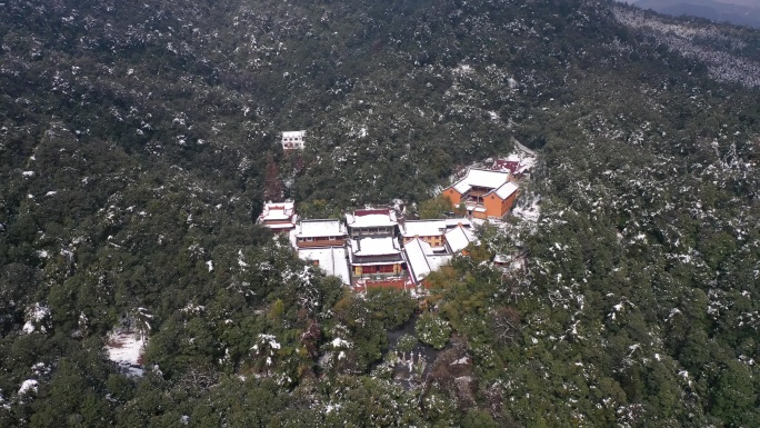 杭州临安玲珑山卧龙寺雪景