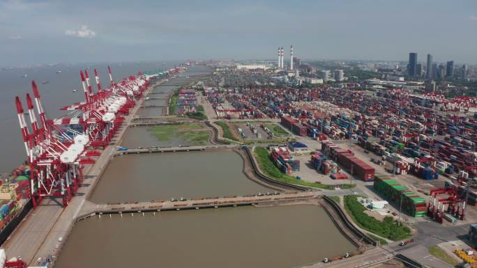 航拍4k白天繁忙的码头
