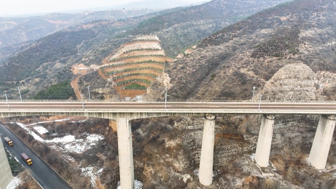 4K航拍山区高铁轨道