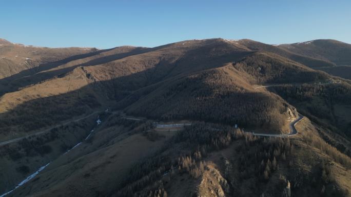 山谷清晨阳光冬季雪山