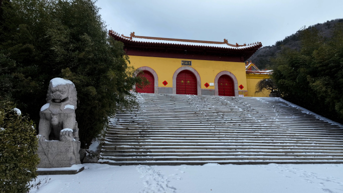 4条4K航拍白雪覆盖亭烟台地标竹林寺素材