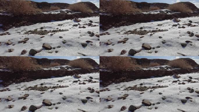 冬季山地砾石滩地残雪