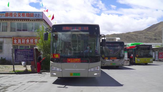 乘车 城市交通 刷卡 环保 绿色出行