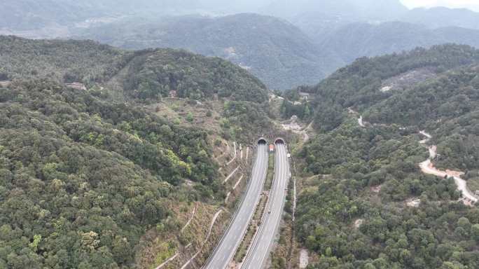 森林高速公路隧道航拍山峰隧道山脉森林道路