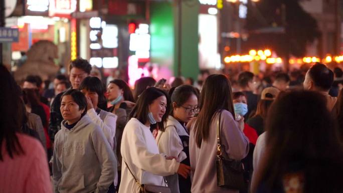 重庆夜晚逛街人流美女升格慢动作