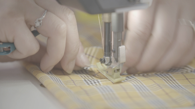 服装厂缝纫机走线缝制生产细节