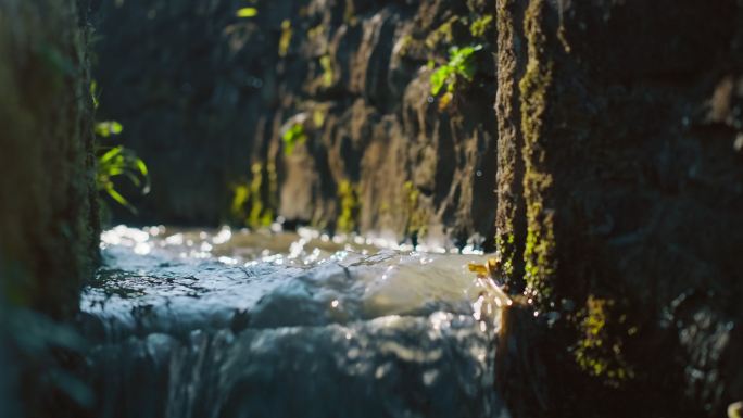 云南村寨水渠 涓涓流水