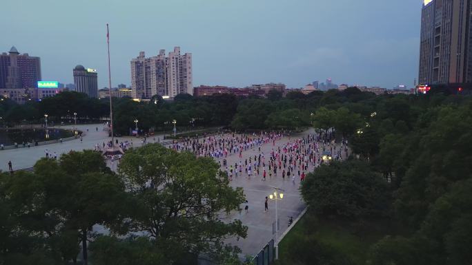 江西萍乡润达国际秋收起义广场夜景蓝调航拍