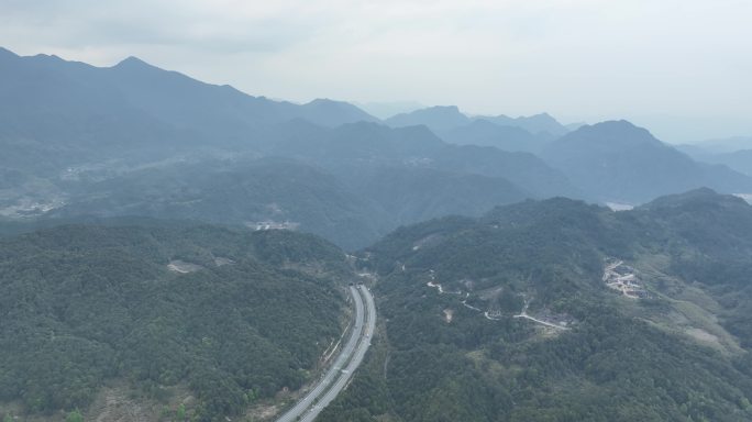 森林高速公路隧道航拍山峰隧道山脉森林道路