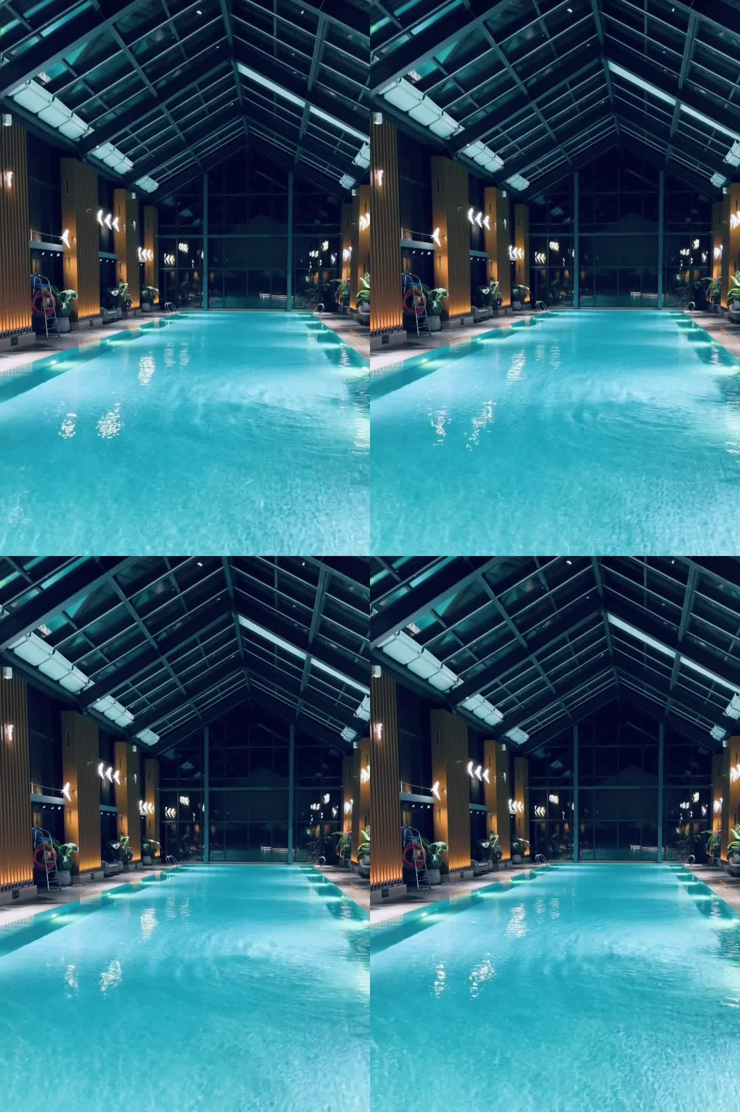 夜间的泳池