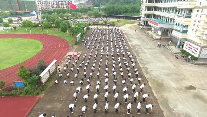 学生做操