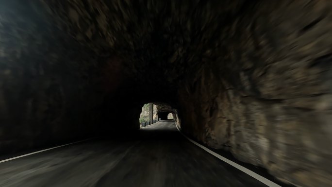 穿越王莽林挂壁公路隧洞