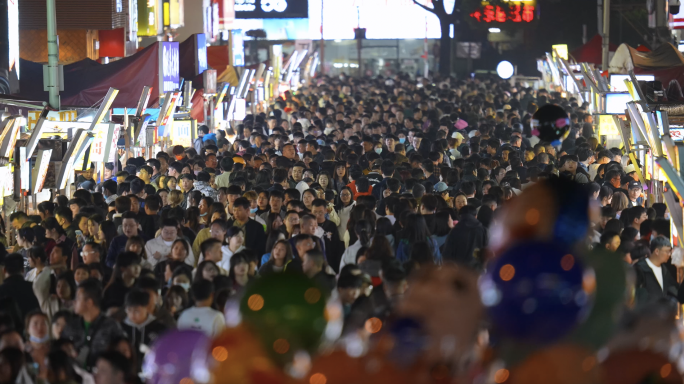 4K长沙四方坪夜市逛街的游客市民延时空镜