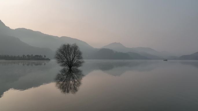 航拍浙江诸暨安华水库同山布谷湖冬天云雾