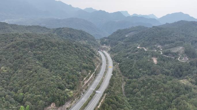 森林高速公路隧道航拍山峰隧道山脉森林道路